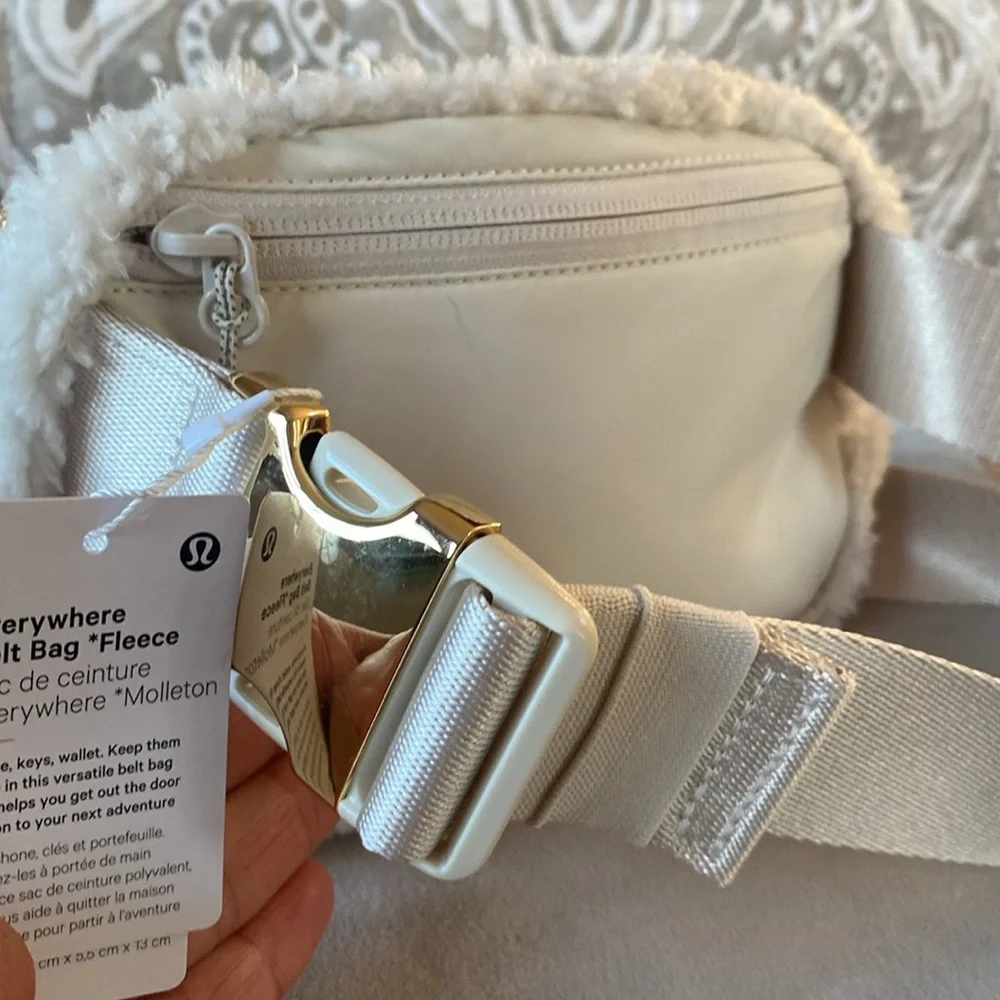 Lululemon 1L Fleece Belt Bag - White & Gold - NWT - Picture 5 of 6